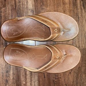 Olukai size 9 sandals